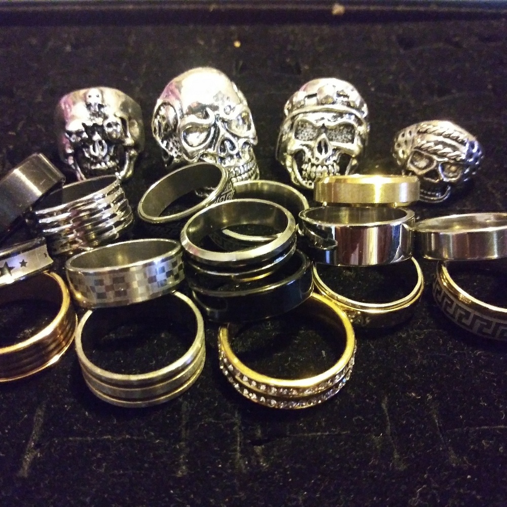 Lot collection of 20 stainless size 9 rings, skull